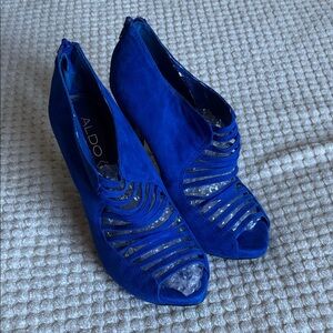 Aldo Vibrant Blue Strappy Peep toe Heels Size 37 Used with love.Working zippers.